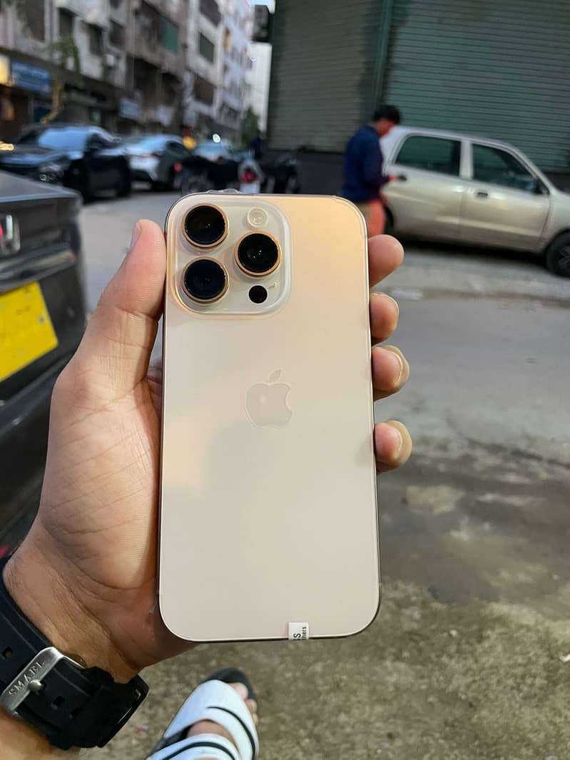 Apple iPhone 16 Pro 0