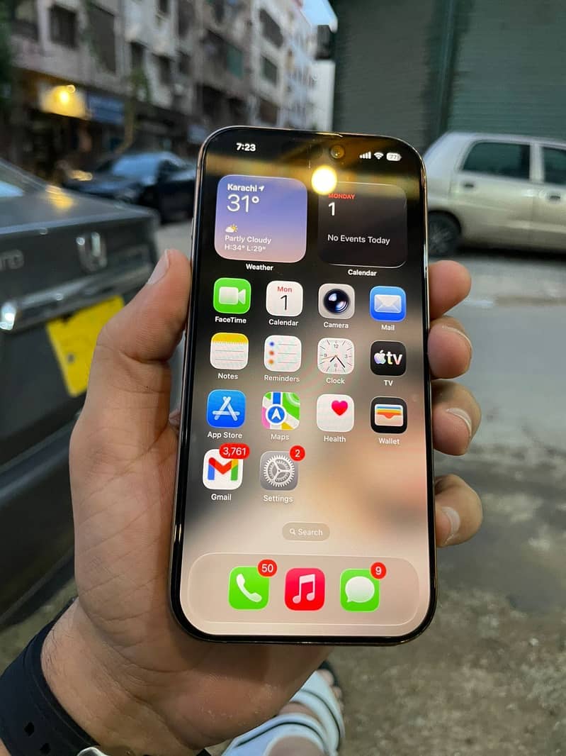 Apple iPhone 16 Pro 2