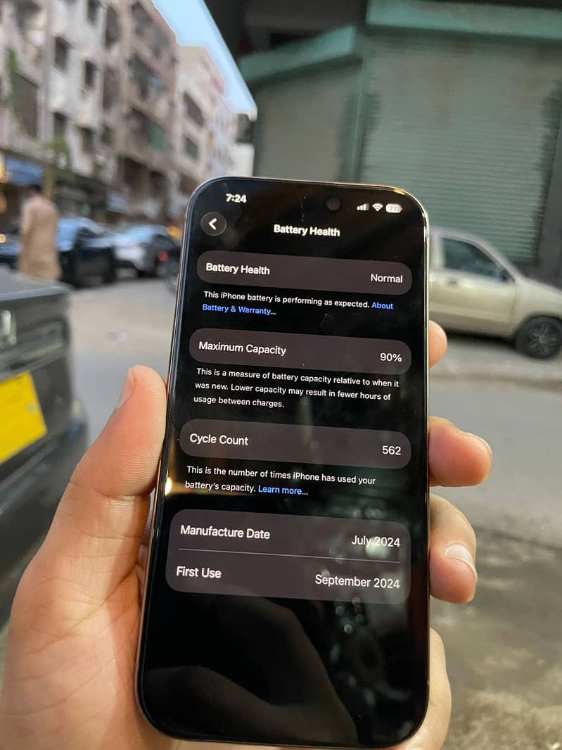 Apple iPhone 16 Pro 3