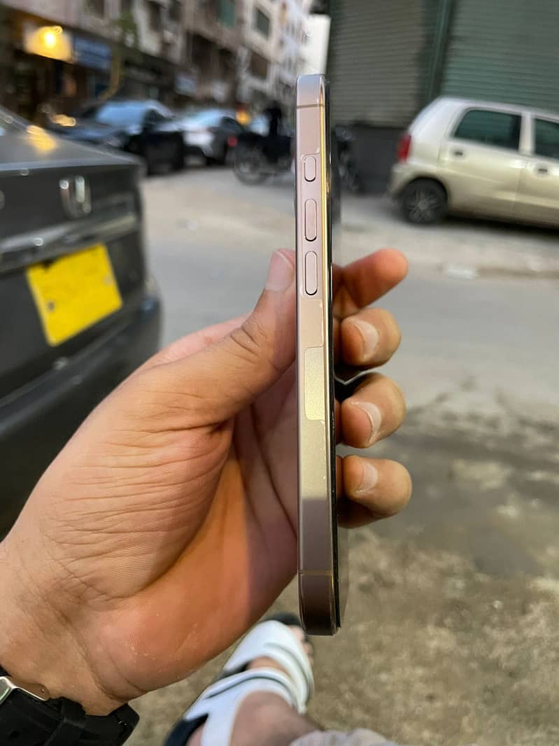 Apple iPhone 16 Pro 5