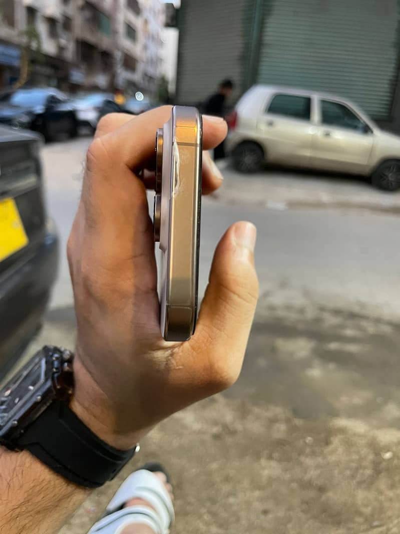 Apple iPhone 16 Pro 6