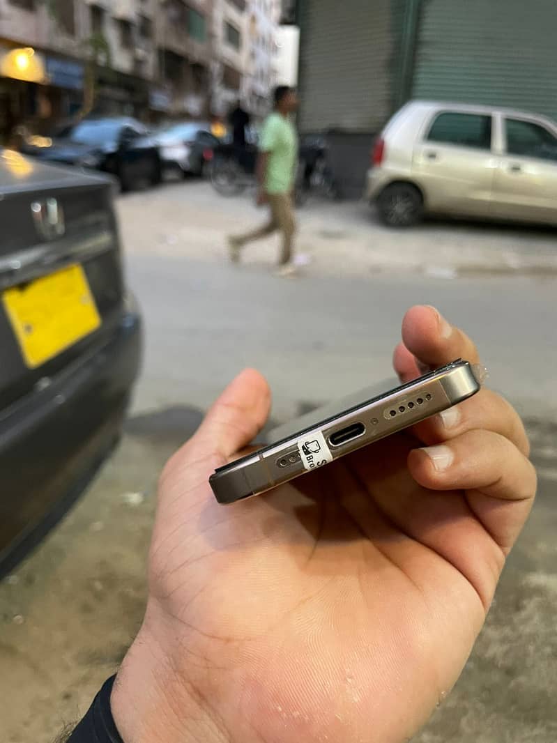 Apple iPhone 16 Pro 7