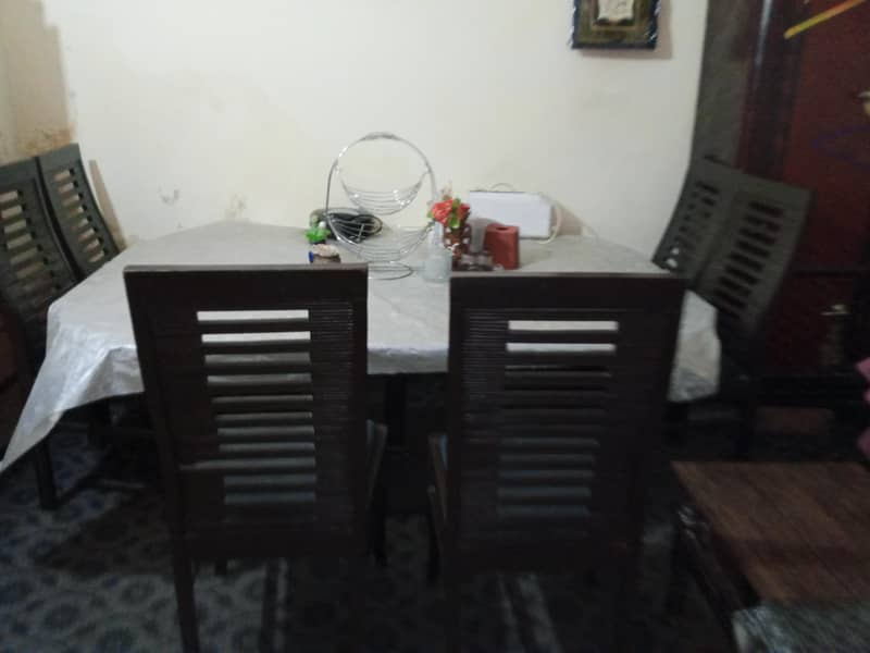 good condition dining table 2
