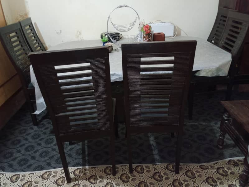 good condition dining table 3