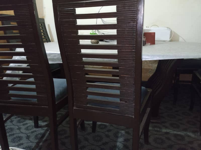 good condition dining table 4