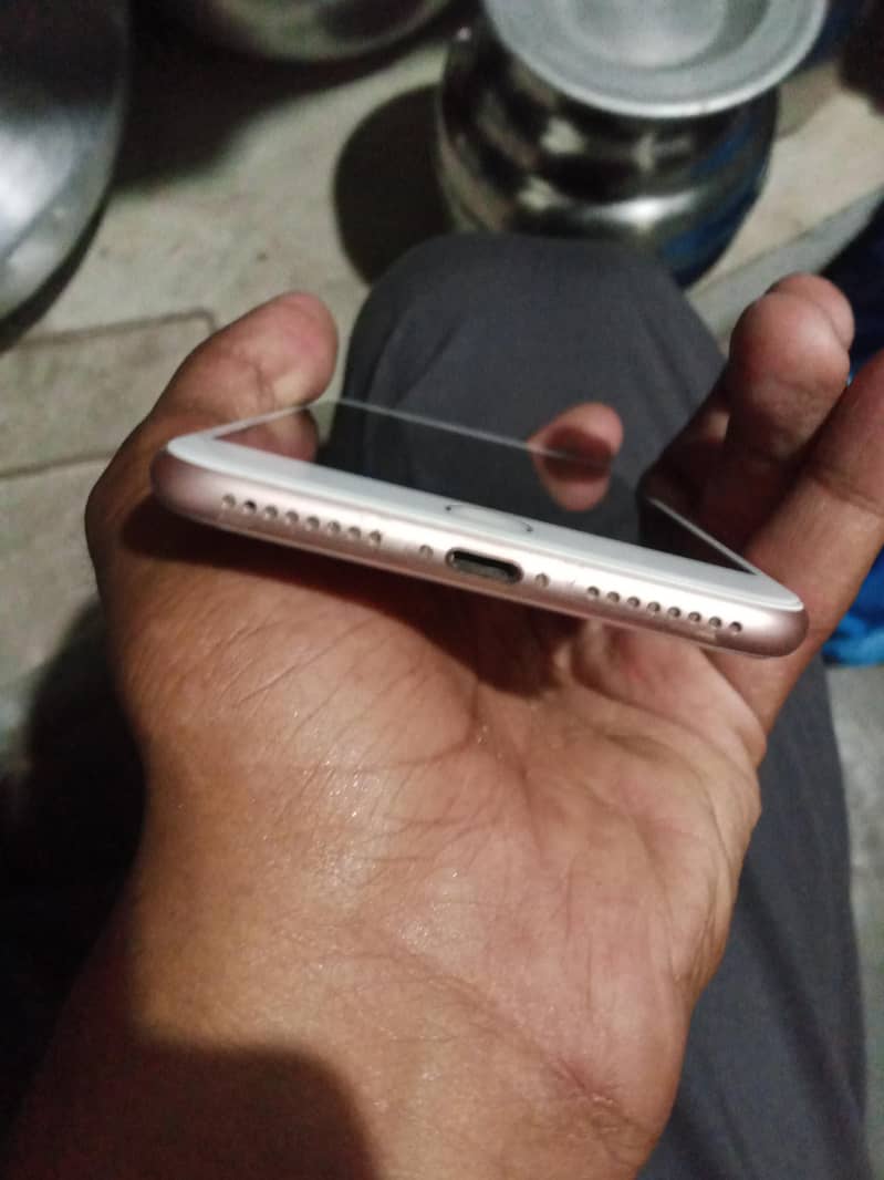 Apple iPhone 7 Plus 1