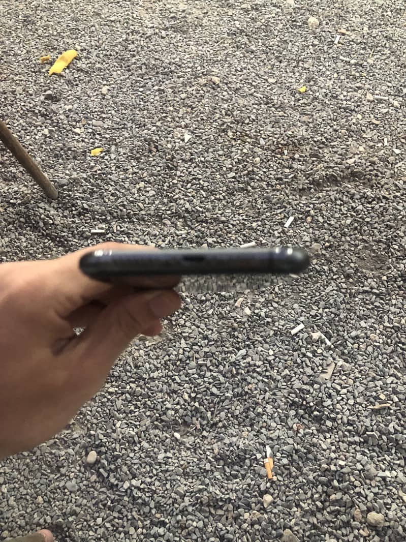 iphone 11 pro max 4
