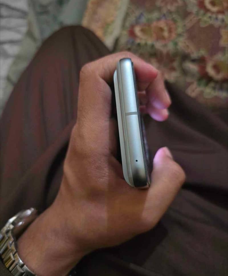 Google Pixel 8 2