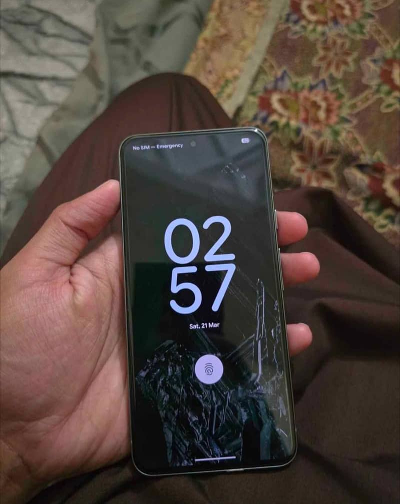 Google Pixel 8 4