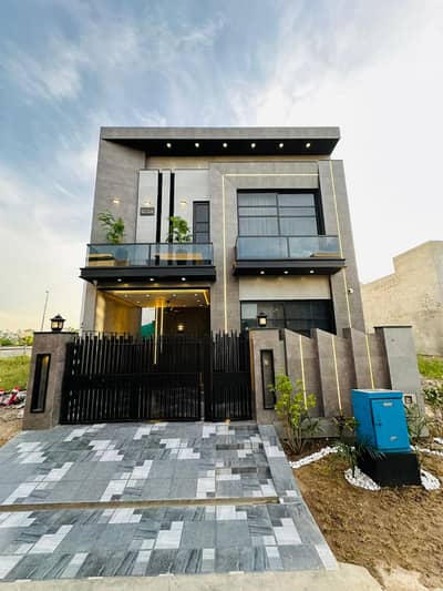 Beautiful 5 Marla Family House for Rent