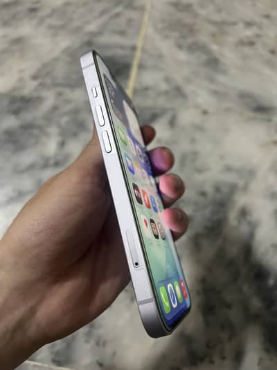 Apple iPhone 14