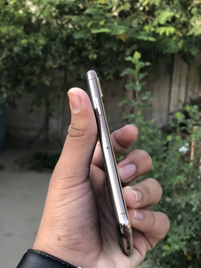 iPhone xs 1