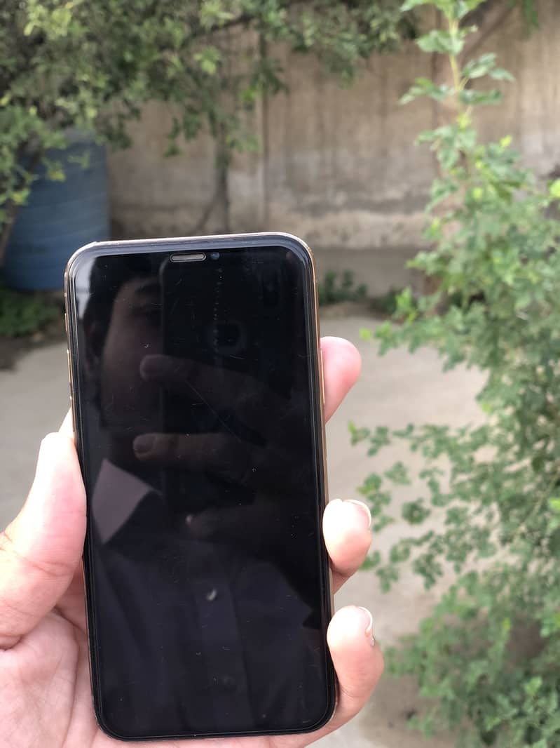 iPhone xs 4