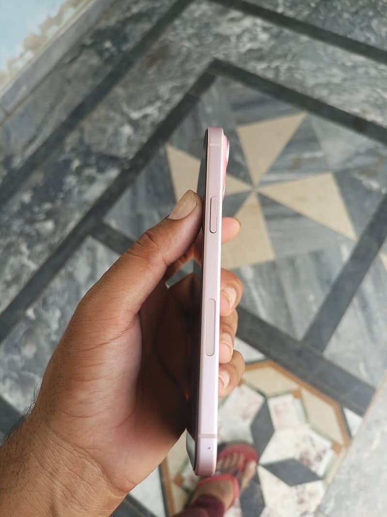 Apple iPhone 15 plus 4