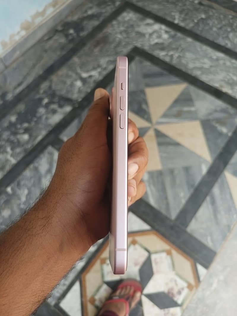 Apple iPhone 15 plus 6