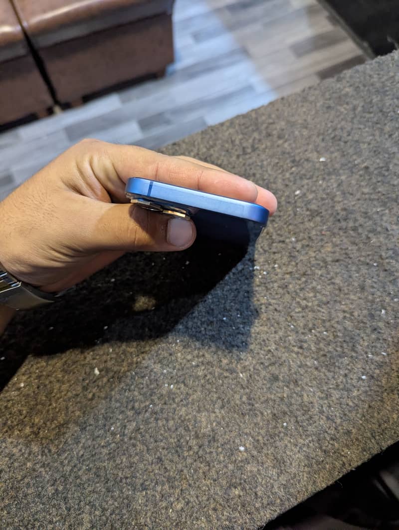 Apple iPhone 13 2