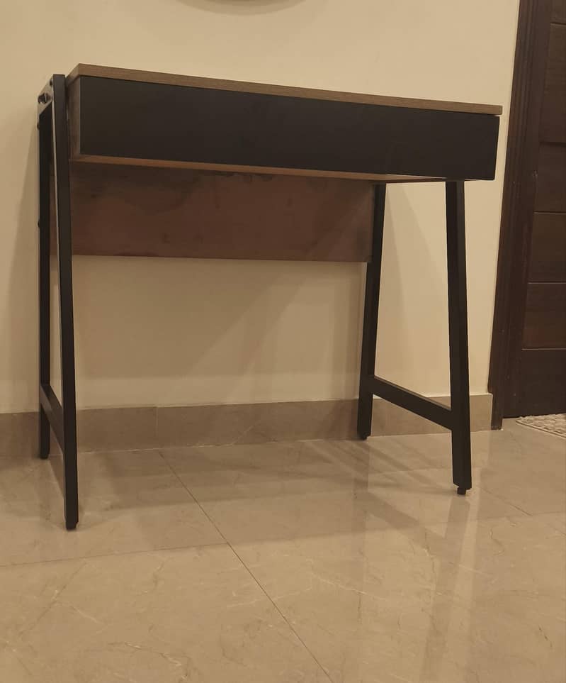 study table 10/10 condition 1