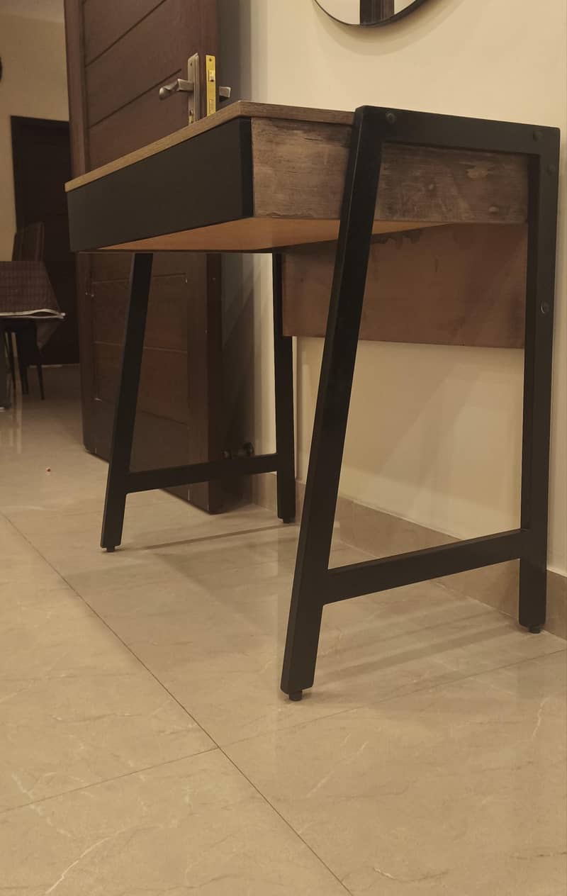 study table 10/10 condition 4