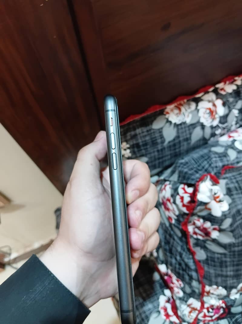Apple iPhone 11 3