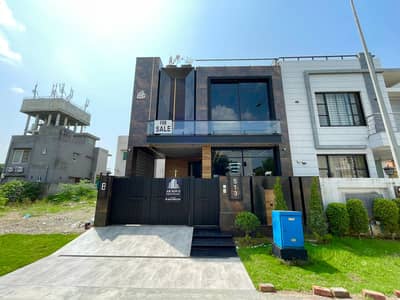 Beautiful 5 Marla Family House for Rent