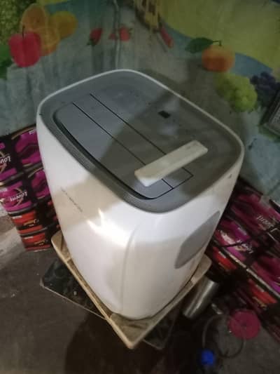 portable 1 ton new condition AC