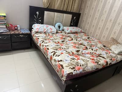 Bed set with side tables and dressing table