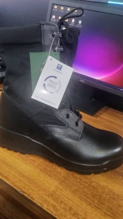 Brand New  Long Shoes with Box Pack Rupeess 2500 Phone 03054491122