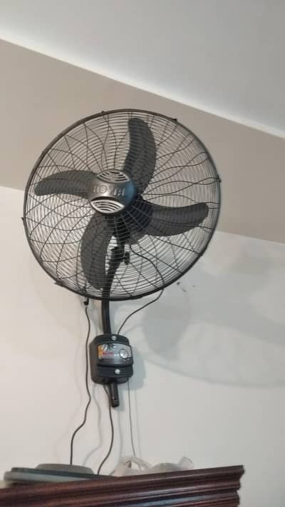 royal bracket fan