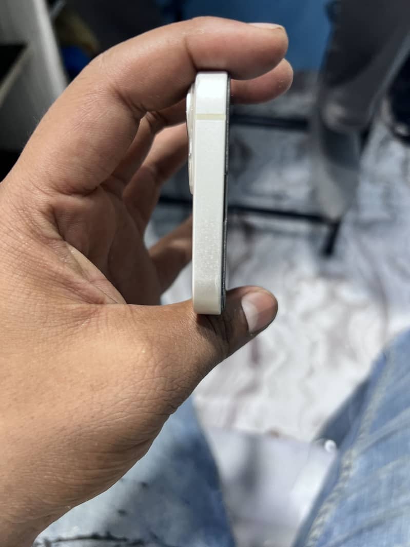 Apple iPhone 13 mini 4