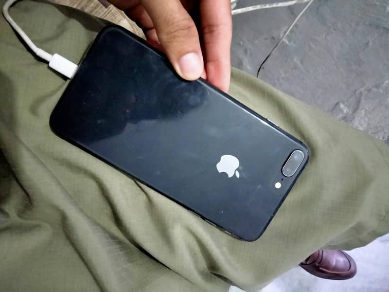 Apple iPhone 8 Plus 2