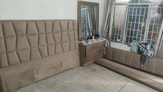 DOUBLE BED, SIDE TABLES & DRESSING