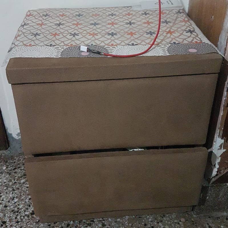 DOUBLE BED, SIDE TABLES & DRESSING 1