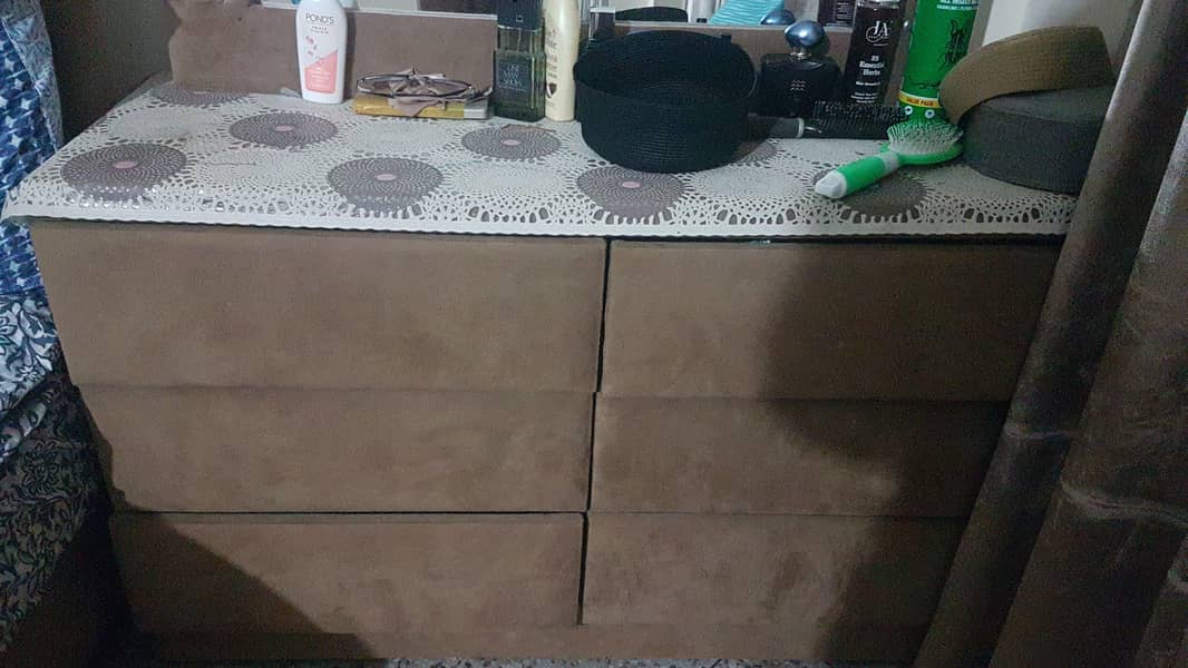 DOUBLE BED, SIDE TABLES & DRESSING 3