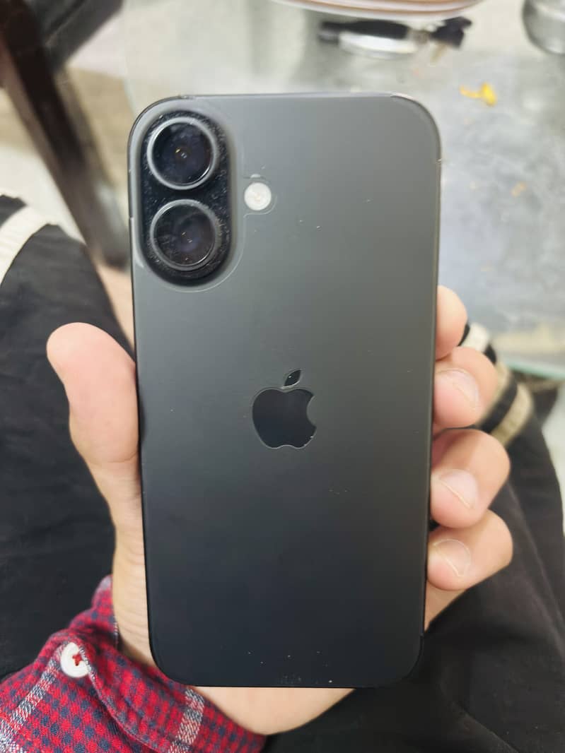 Apple iPhone 16 0