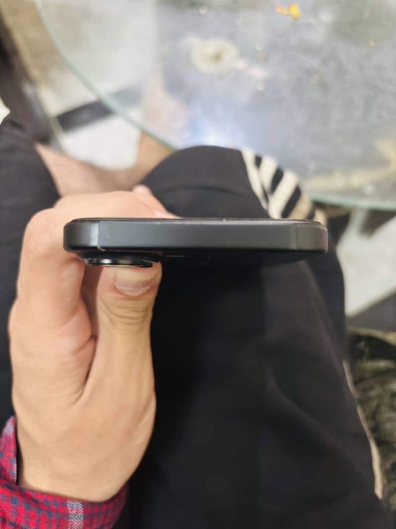 Apple iPhone 16 3