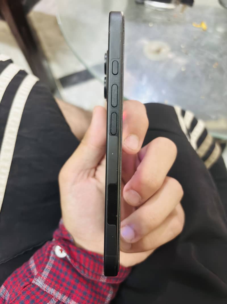 Apple iPhone 16 4
