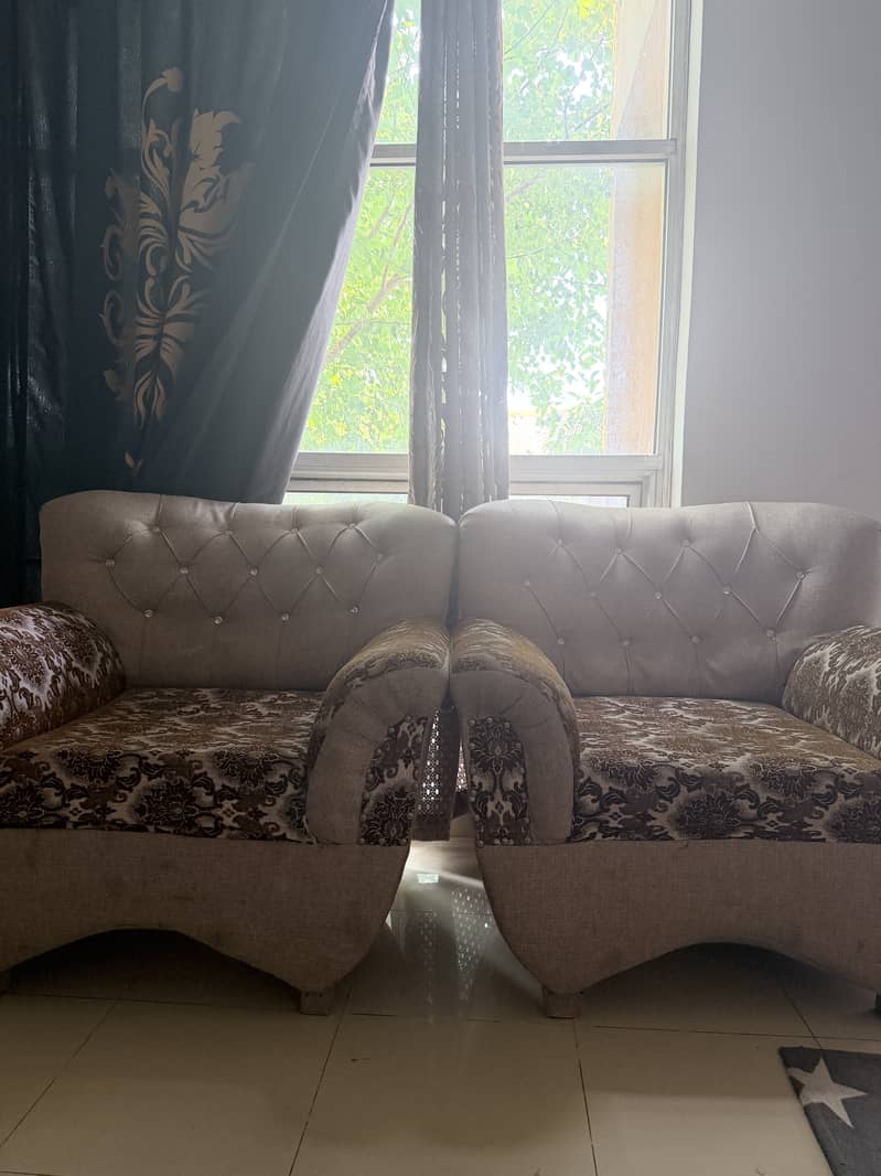One seater 2 sofas 0