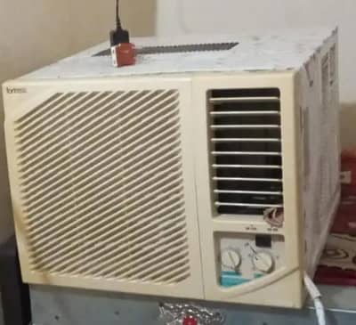 0.7 ton window AC for sale in good condition. 03150525388