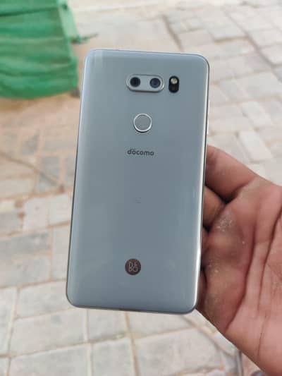 LG V30