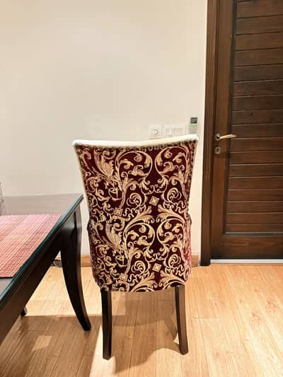 6 seater solid wood Dining Table with with glass top
