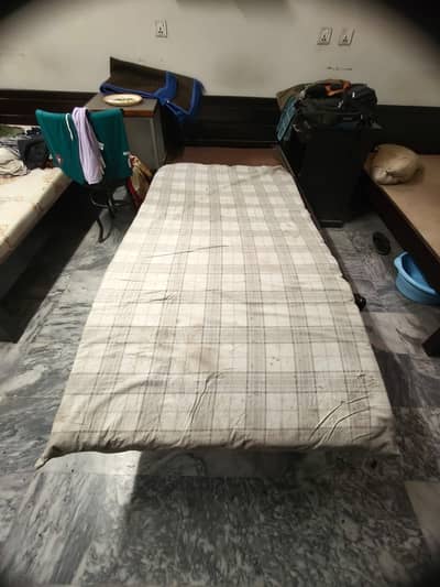 Full clean mattress no water dropped or other thing