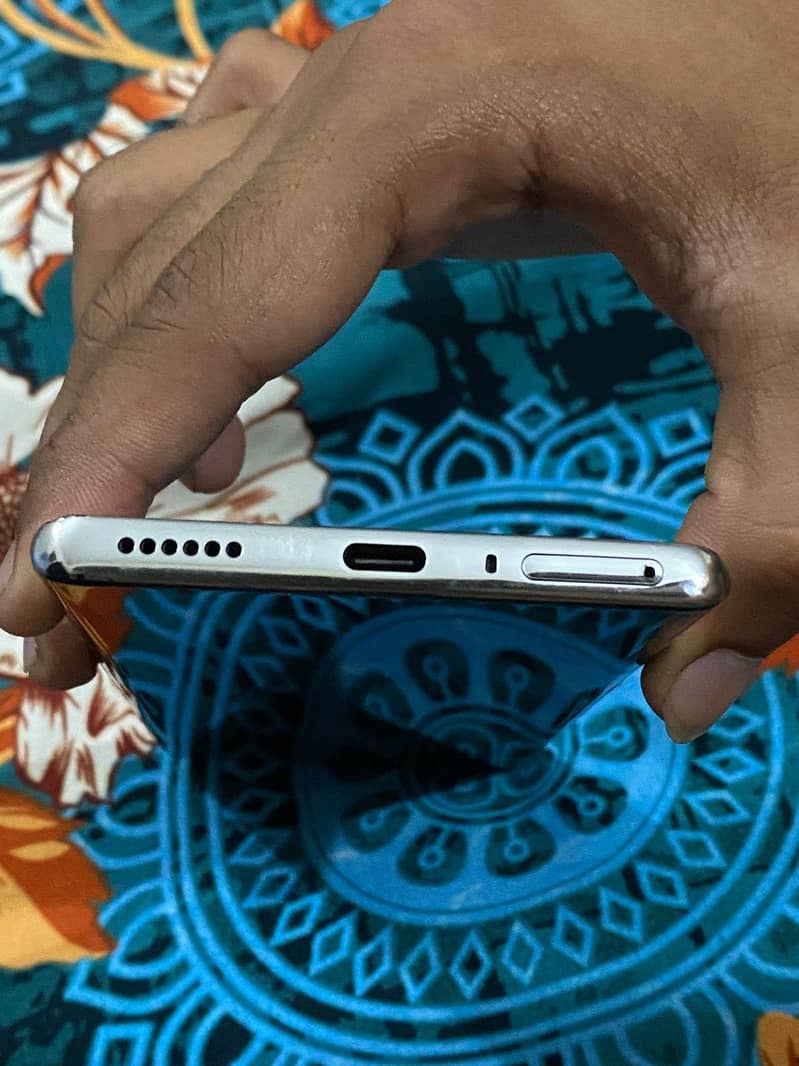 Tecno CAMON 40 Pro 4