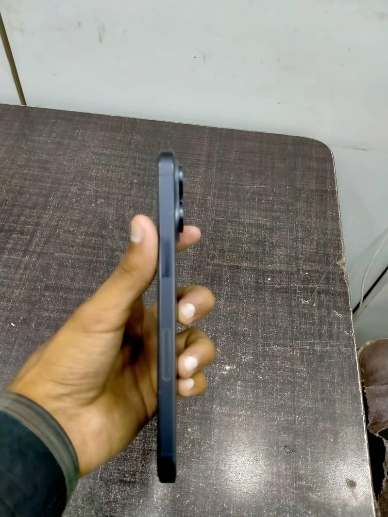 Apple iPhone 15 Pro Max 3