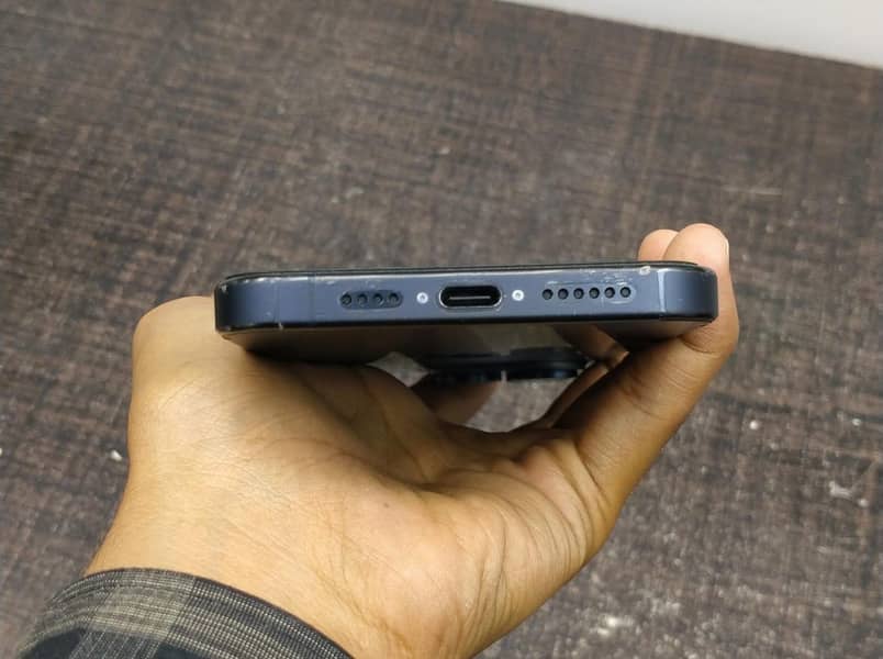 Apple iPhone 15 Pro Max 6