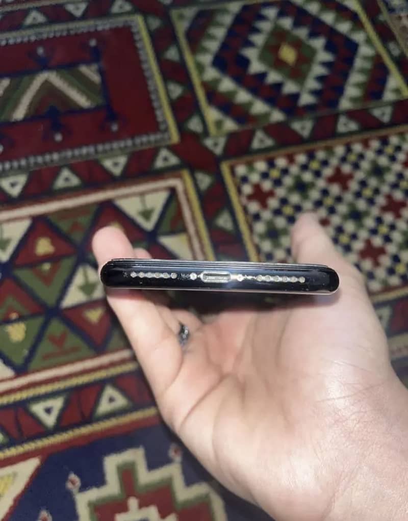 Apple iPhone X 4