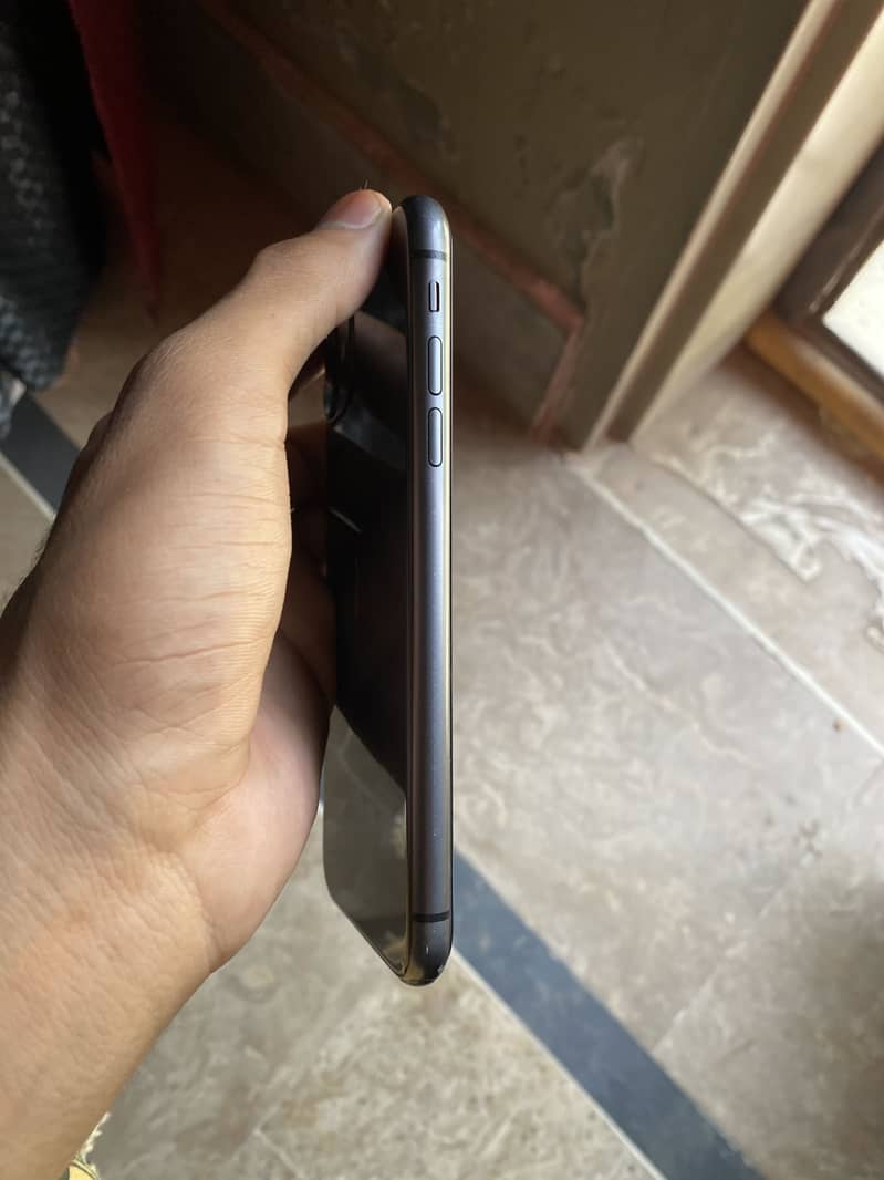 Apple iPhone 11 3