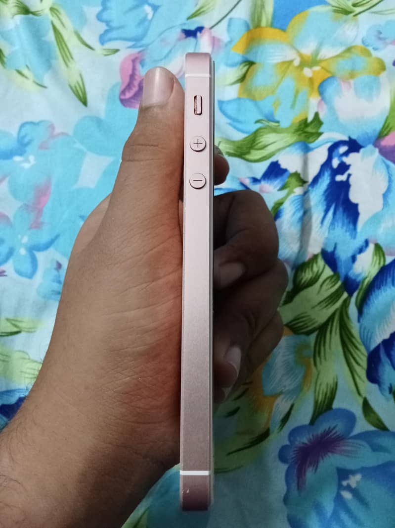 Apple iPhone SE 3
