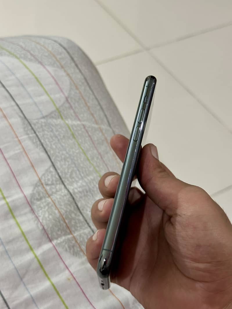 Apple iPhone 11 Pro 1