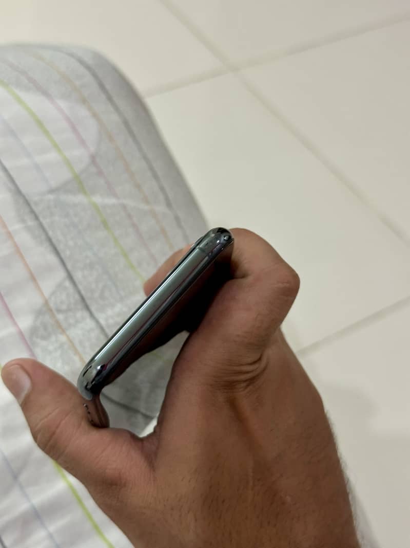 Apple iPhone 11 Pro 3