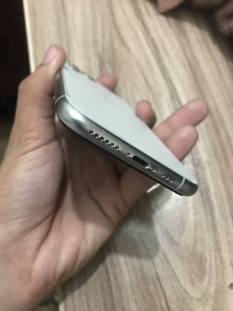 iphone 11 pro 2